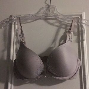 Victoria’s Secret 32b bombshell bra